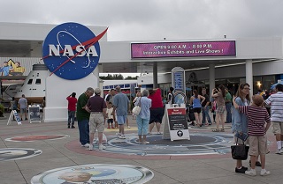 ケネディ宇宙センターの入り口
