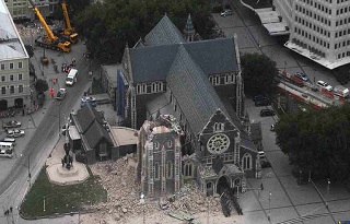 崩壊したクライストチャーチ大聖堂